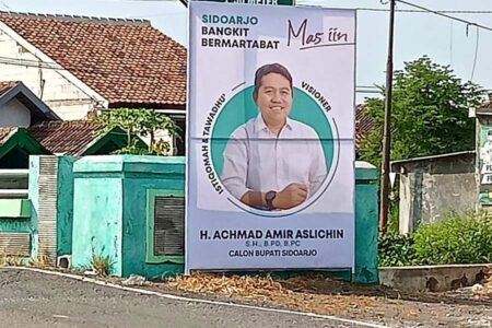 Banner dan baliho bakal calon bupati (Bacabup) Sidoarjo H. Ahmad Amir Aslichin S.H., B.P.D, B.PC dari Partai Kebangkitan Bangsa (PKB) mulai bertebaran.