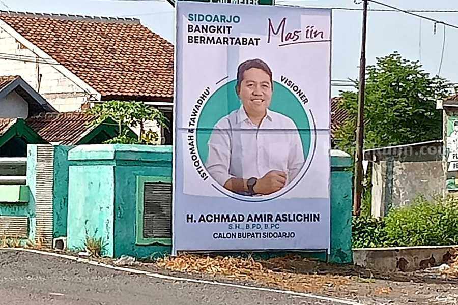 Banner dan baliho bakal calon bupati (Bacabup) Sidoarjo H. Ahmad Amir Aslichin S.H., B.P.D, B.PC dari Partai Kebangkitan Bangsa (PKB) mulai bertebaran.