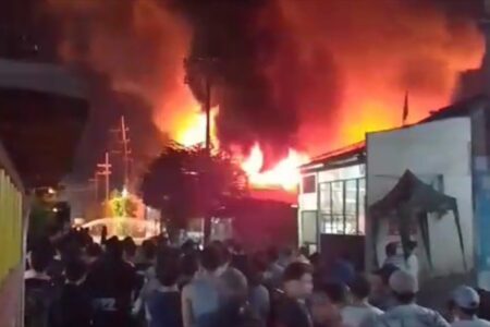 Gudang Diduga Tempat Menampung Limbah B3 di Tambak Sawah Waru, Terbakar