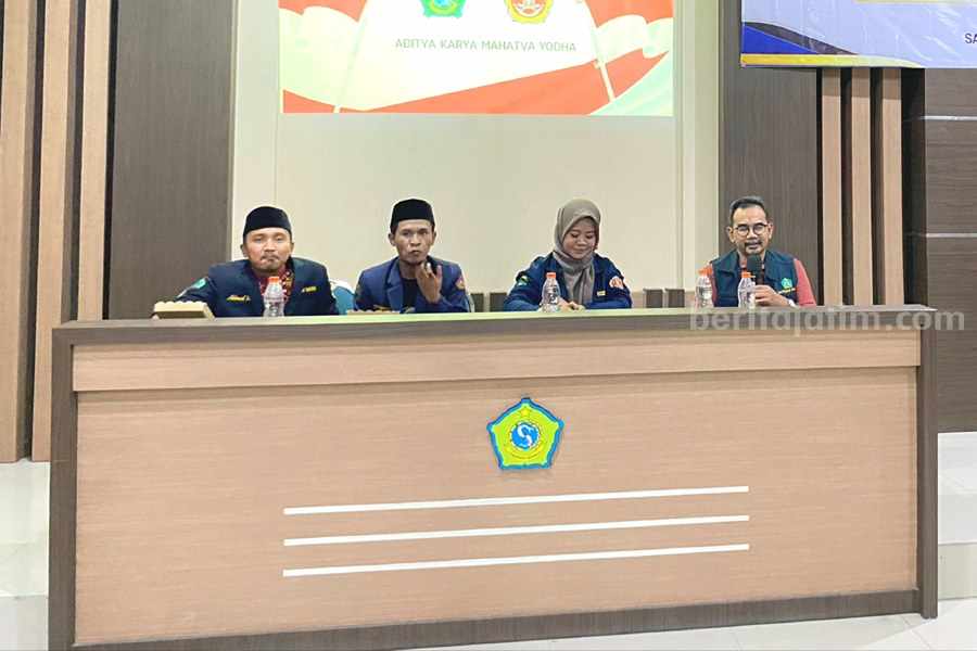Guna memperkuat karakter kepribadian generasi muda, Karang Taruna (Kartar) Kecamatan Tulangan menyelenggarakan Latihan Dasar Kepemimpinan (LDK) di aula Kecamatan Tulangan Minggu (9/6/2024).