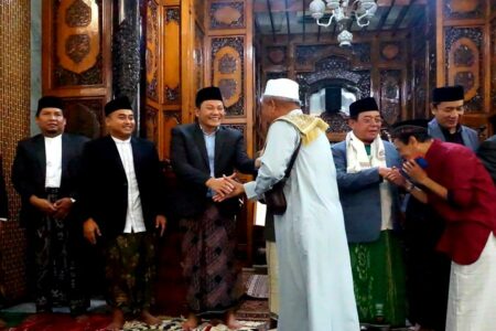 Plt Bupati Sidoarjo H Subandi Serahkan Sapi Kurban 1 Ton