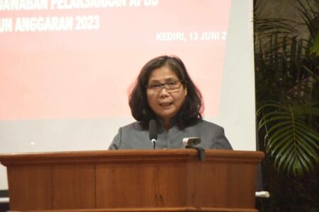 Pj Wali Kota Kediri Sampaikan Pelaksanaan APBD TA 2023 Lampaui Target Pj Wali Kota Kediri Sampaikan Nota Keuangan Atas Pertanggungjawaban Pelaksanaan APBD TA 2023