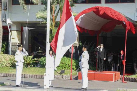 Pj Wali Kota Kediri Pimpin Upacara Peringatan Hari Lahir Pancasila