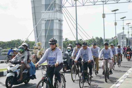 Pj Wali Kota Kediri Naik Sepeda ke Salah Satu Sekolah Peduli Inflasi