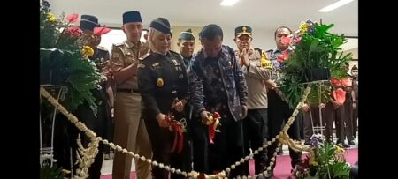 Gandeng Universitas Trunojoyo, Kajati Jatim Dirikan Rumah RJ di Madura Kajati Jatim Mia Amiati Saat Meresmikan Rumah Restoratif Juatice di Universtitas Trunojoyo Madura