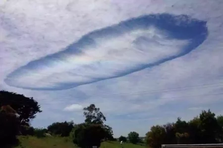 Heboh Fenomena Awan Fallstreak di Jember, Pertanda Apa? Fenomena Awan Fallstreak yang terjadi di Jember.