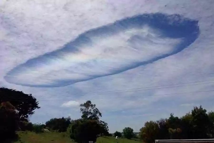 Fenomena Awan Fallstreak yang terjadi di Jember.