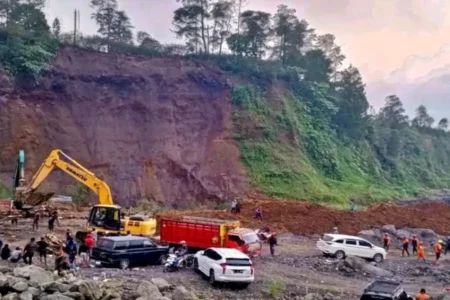 Bukit Longsor Pronojiwo