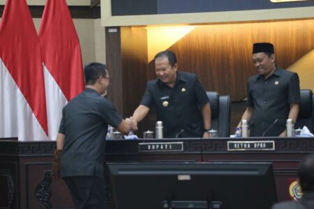 Pandangan Umum 7 Fraksi DPRD Jember Ibarat Rujak Pedas