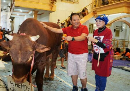 Bupati Hendy Siswanto Tolak Penutupan Pasar Hewan di Jember