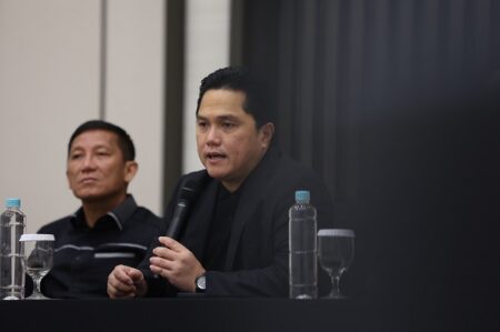 Ketua umum PSSI Erick Thohir ketika memaparkan transformasi Liga Sepak bola Indonesia kepada awak media di Jakarta. Foto: PSSI