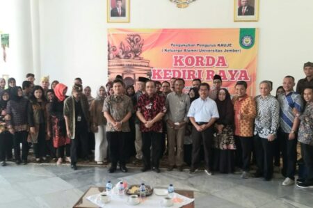 Pengukuhan KAUJE Kediri Raya: Menyatukan Energi, Bersama Mengabdi Pengukuhan Pengurus Keluarga Alumni Universitas Jember (KAUJE) Koordinator Daerah Kediri.