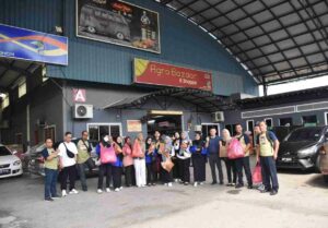 Perkuat Entrepreneur University, FEB Unisma Berkunjung Ke Industri UMKM di Malaysia
