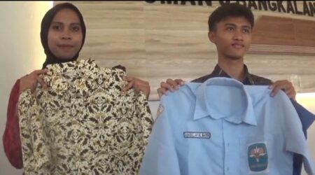 Murid SMA di Bangkalan Sumbangkan Seragam Bekas ke Adik Kelas foto beritajatim