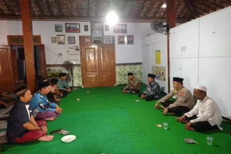 Suasana rumah duka di Desa Lengkong Kecamatan Sukorejo Ponorogo. (Foto/Istimewa)