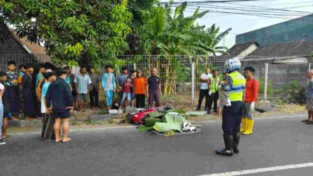 Wanita Mojokerto Tertabrak Truk Fuso, Tewas Seketika
