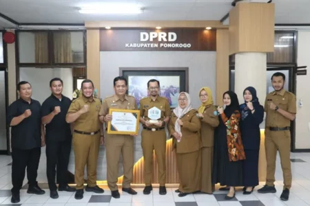 Sekretariat DPRD Ponorogo Raih Juara II Pengelolaan JDIH se-Jawa Timur foto beritajatim