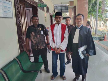 PN Gresik Jatuhkan Vonis 11 Tahun Penjara untuk Paman Cabuli Keponakan foto beritajatim