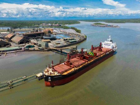 22 Ribu Ton Konsentrat Tembaga Perdana Dikirim ke Freeport Indonesia Gresik