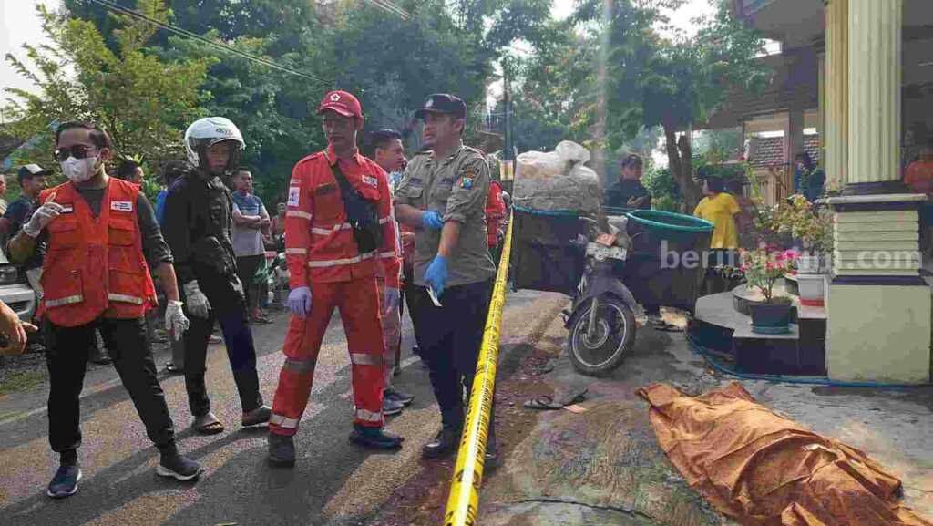 Kondisi korban yang ditemukan meninggal mendadak di Dusun Sonosari RT 04 RW 02, Desa Canggu, Kecamatan Jetis, Kabupaten Mojokerto, Sabtu (15/6/2024). [Foto : ist]