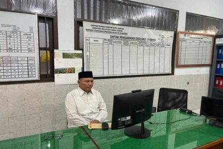 Sidang perdana Eks Kepala Badan Pengelola Keuangan dan Pendapatan Daerah (BPKPD) Pasuruan, Akhmad Khasani.
