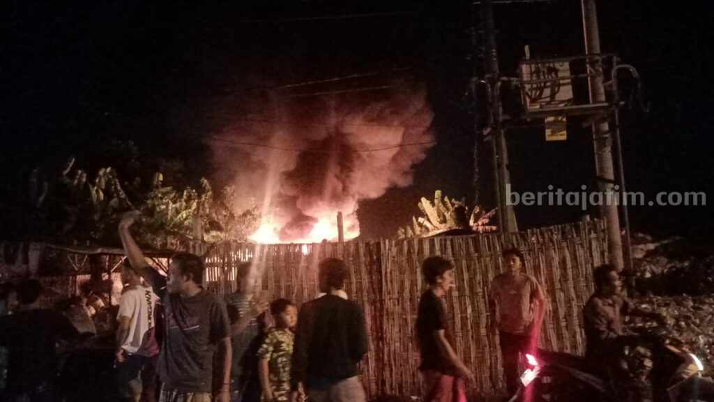 Gudang Rongsokan Terbakar