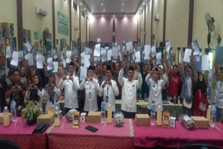 UMKM di Alun-alun Bangil Dapat Sertifikat Halal Gratis