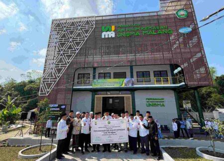 Perusahaan air mineral Yaumaque milik Unisma di Laboratorium Kebonagung (Foto: Dani Alifian/beritajatim.com)