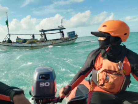 Upaya pencarian korban hilang dalam tabrakan perahu di Sumenep (Foto: Ist)