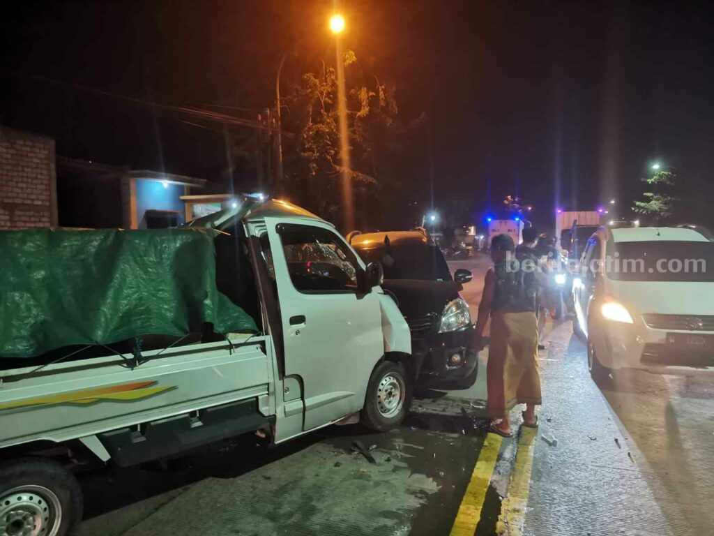 Laka Beruntun di Jalan Pantura Duduksampeyan Gresik Libatkan Mobil dan Motor
