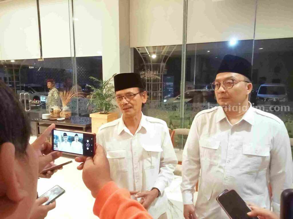 Foto ketua DPC Gerindra Gresik dr Asluchul Alif (kanan) usai mengikuti Rapimcab.