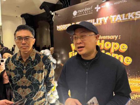 dr. Benediktus, dokter spesialis kandungan di Morula IVF Surabaya, dalam perayaan ulang tahun klinik yang ke-26 di Ciputra World Hotel.