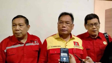 Ketua Dewan Pimpinan Nasional (Depinas) SOKSI, Ali Wongso Sinaga, mengumumkan komitmen organisasi untuk memperluas jangkauan pendidikan hingga ke desa-desa di Jawa Timur.