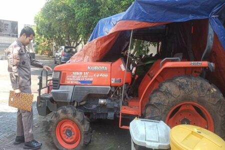 Kejari Ponorogo Lelang 3 Alsintan Hasil Rampasan Kasus Korupsi Alsintan hasil rampasan kasus korupsi yang akan segera dilelang Kejari Ponorogo. (Foto/Endra Dwiono/Beritajatim.com)