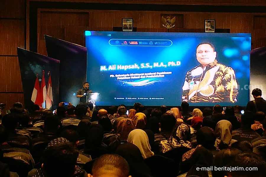 Pembukaan kompetisi KKIN lX di Hotel Aston Sidoarjo
