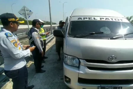 Puluhan Kendaraan Terjaring Razia Batas Kecepatan di Tol Madiun-Kertosono Puluhan Kendaraan Terjaring Razia Batas Kecepatan di Tol Madiun-Kertosono.