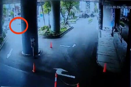 Rekaman CCTV peristiwa laka lantas Lagianto (72) yang ada Four Point terhalang pilar.
