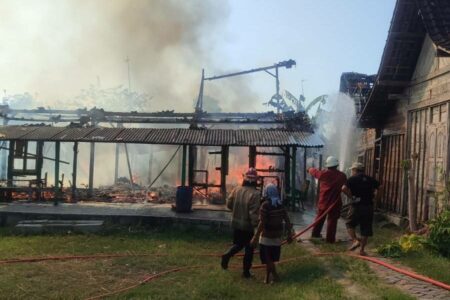 Tiga Ekor Sapi dan Rumah Terbakar di Bojonegoro, Api Diduga dari Bediang Kebakaran Bojonegoro