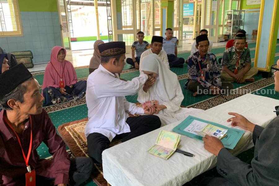 Prosesi akad nikah Warga Binaan Lapas Kelas IIA Bojonegoro.