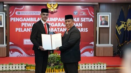 Jens Raven Resmi Jadi WNI, Tambah Kekuatan Lini Serang Timnas Indonesia Jens Raven telah resmi menjadi Warga Negara Indonesia (WNI) dan siap memperkuat Timnas Indonesia. (Foto: PSSI)