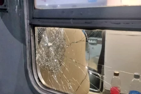 Kaca Kereta Pecah