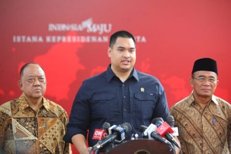 Menpora Pastikan PON 2024 di Aceh dan Sumut Tepat Waktu Menteri Pemuda dan Olahraga (Menpora) Dito Ariotedjo saat konferensi pers usai Rapat Terbatas dengan Presiden Jokowi. Foto: Humas Kemenpora