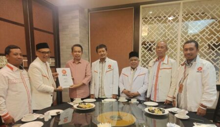 Presiden PKS Tandatangani Rekom Cabup Jember untuk Politisi Gerindra Fawait foto beritajatim