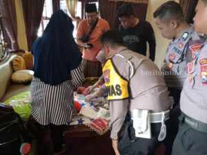 Bayi dalam Keresek yang Dibuang Ibu Kandungnya Dijemput Dinsos Jatim Bayi perempuan saat baru ditemukan 10 hari lalu dirawat di Puskesmas.
