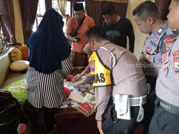 Bayi perempuan saat baru ditemukan 10 hari lalu dirawat di Puskesmas.