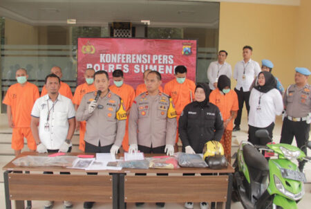 Keponakan Bawa Kabur Sepeda Motor dari Sumenep, Tertangkap di Situbondo Kapolrea Sumenep AKBP Henri Noveri Santoso saat press release (foto: Temmy/ beritajatim)