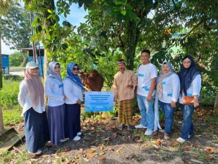 Pelindo Petikemas Tebar Kebahagiaan, Salurkan 215 Hewan Kurban untuk Masyarakat Sekitar Pelindo Petikemas Tebar Kebahagiaan, Salurkan 215 Hewan Kurban untuk Masyarakat Sekitar