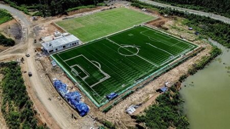 Bangun Pusat Pelatihan di IKN, PSSI: Terimakasih FIFA! Wajah salah satu lapangan latihan yang dibangun di Ibu Kota Negara (IKN) Nusantara di Kalimantan Timur. Foto: FIFA