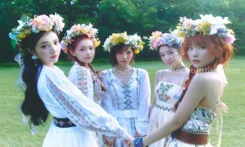 MV terbaru Red Velvet dengan lagu berjudul "Cosmic." (Instagram/@redvelvet_smtown)