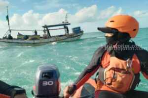 Tim SAR Gelar Pencarian Tiga Korban Hilang Tabrakan Perahu foto beritajatim